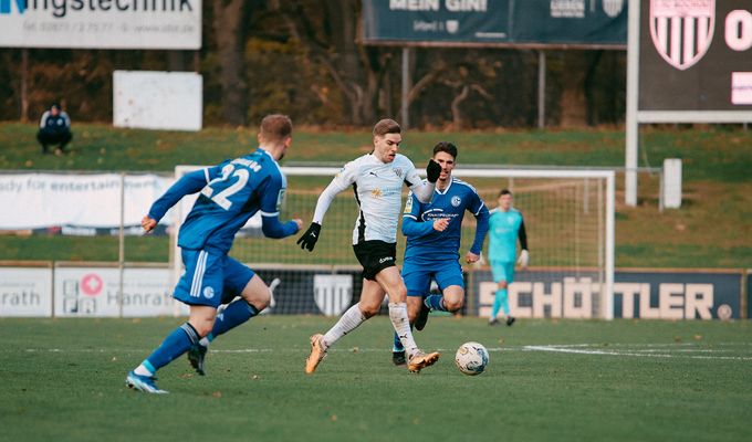 U23 des FC Schalke 04 zu Gast am Hünting