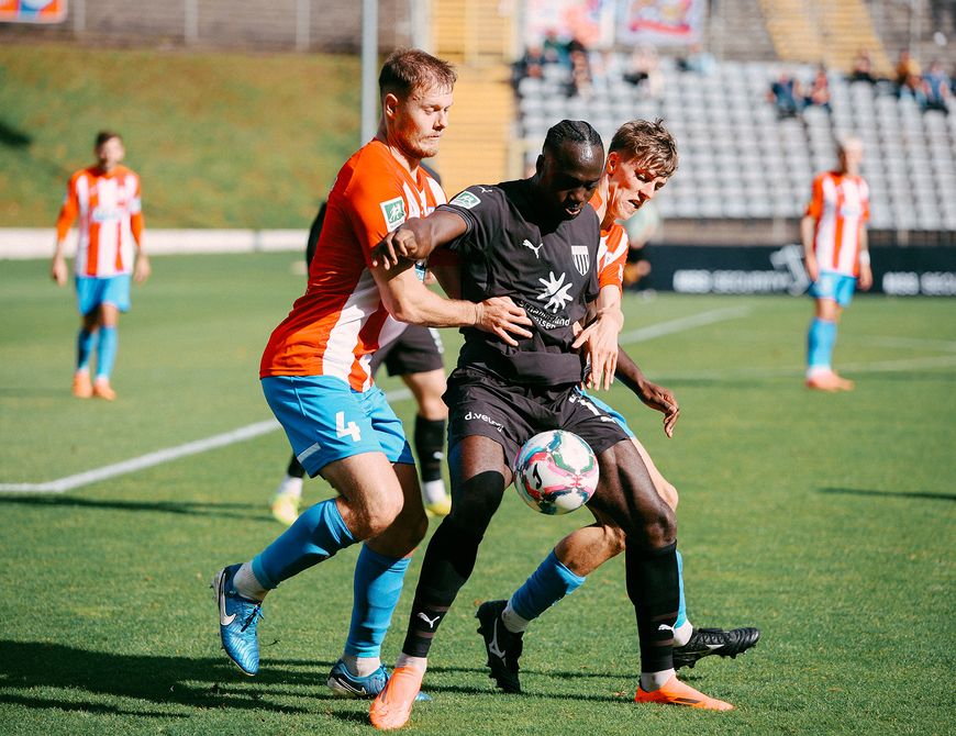 FCB gewinnt in Wuppertal souverän mit 1:5