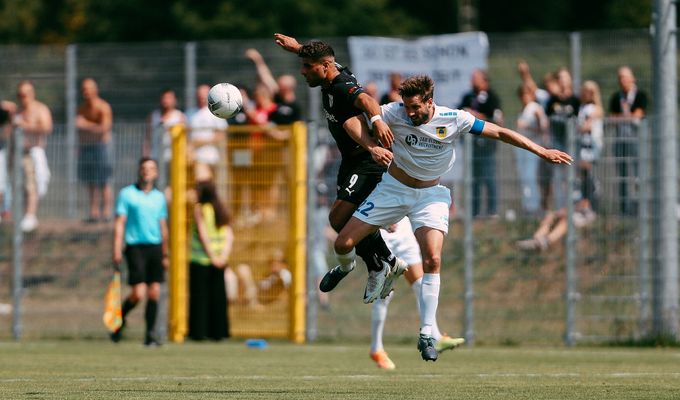 Auftaktniederlage für den FCB in Düren